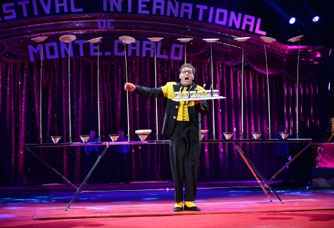 38e FESTIVAL INTERNATIONAL DU CIRQUE DE MONTE CARLO 2014 PLATE SPINNER COMEDY JUGGLER plate spinning pictures
